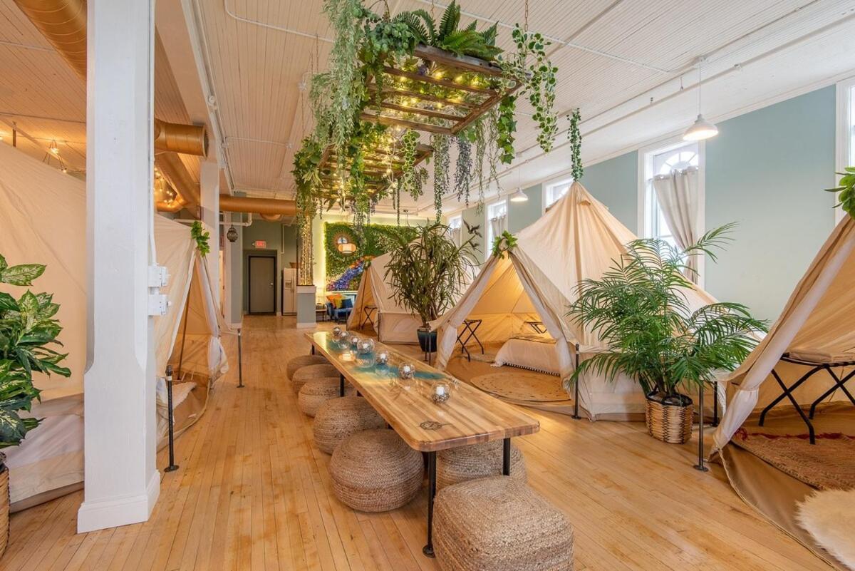 Experience Stay At The Glamping Loft Lake Geneva - Group Stays - 12 Stylish Tent Suites - Kitchen & Bar المظهر الخارجي الصورة