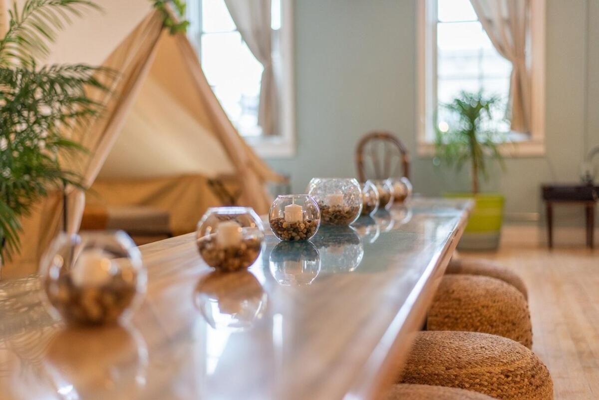 Experience Stay At The Glamping Loft Lake Geneva - Group Stays - 12 Stylish Tent Suites - Kitchen & Bar المظهر الخارجي الصورة