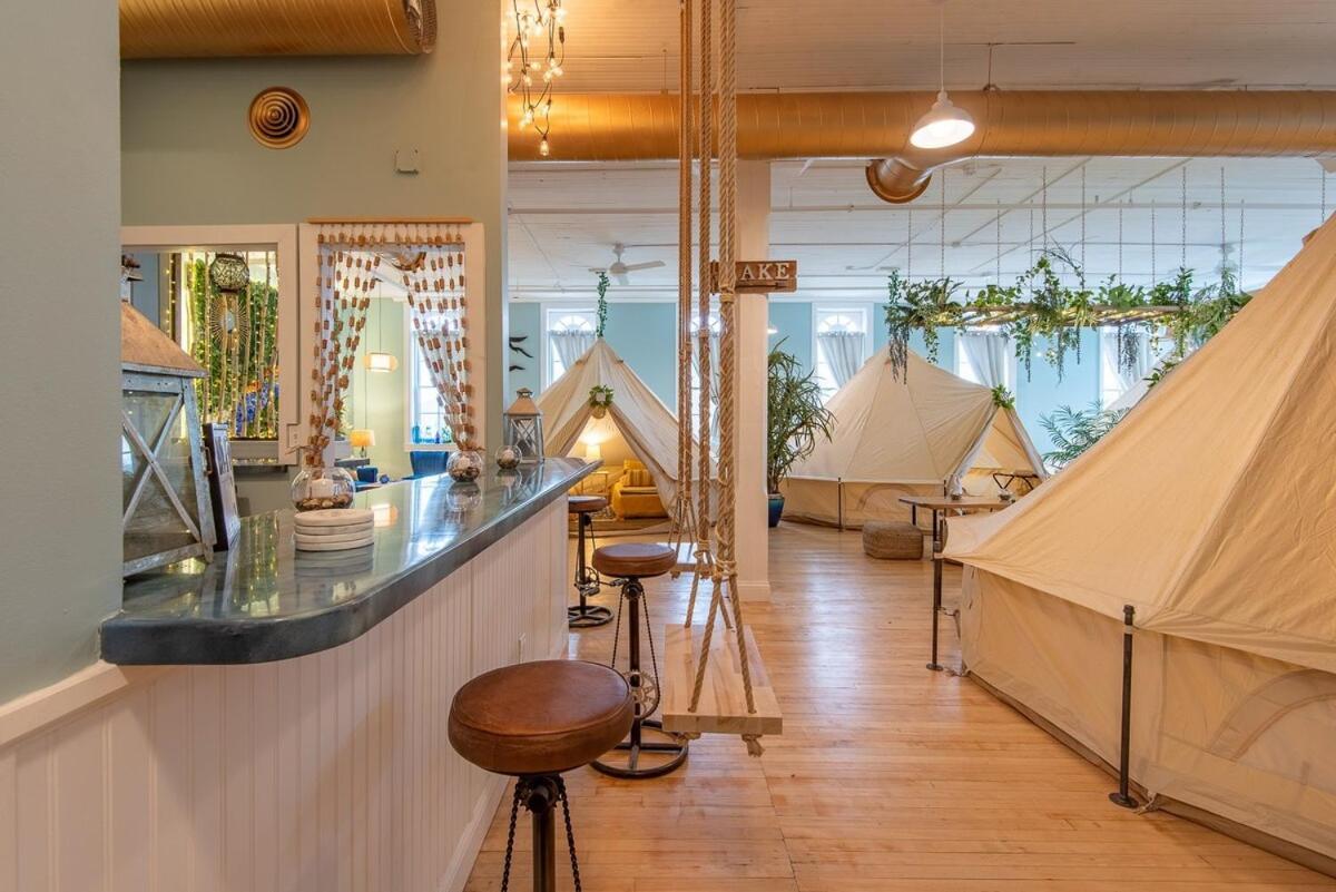 Experience Stay At The Glamping Loft Lake Geneva - Group Stays - 12 Stylish Tent Suites - Kitchen & Bar المظهر الخارجي الصورة