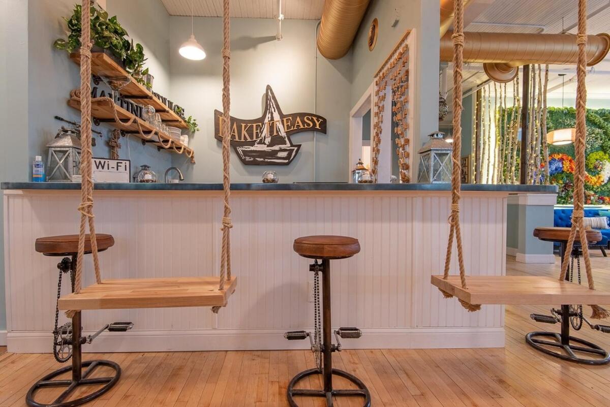 Experience Stay At The Glamping Loft Lake Geneva - Group Stays - 12 Stylish Tent Suites - Kitchen & Bar المظهر الخارجي الصورة