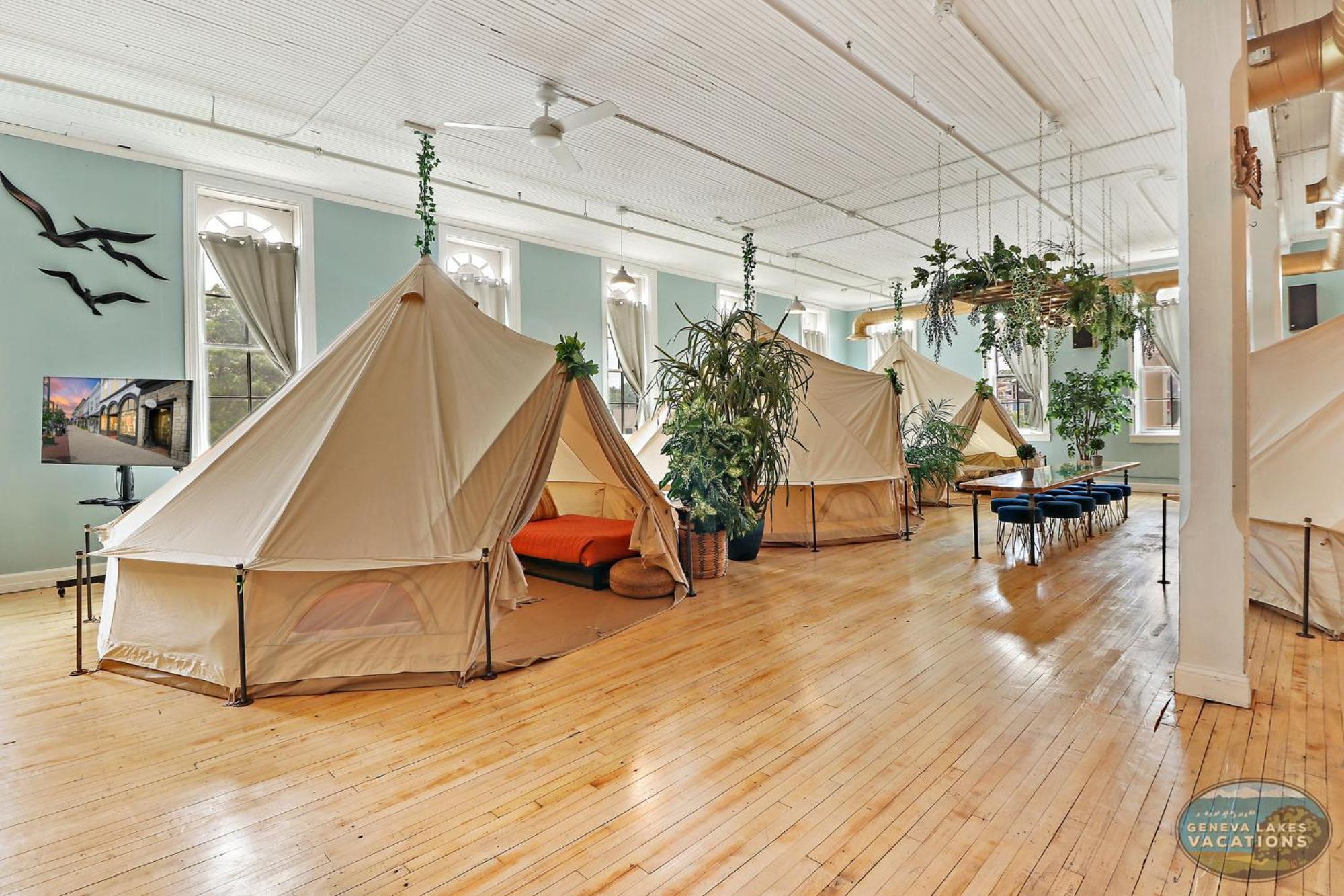 Experience Stay At The Glamping Loft Lake Geneva - Group Stays - 12 Stylish Tent Suites - Kitchen & Bar المظهر الخارجي الصورة