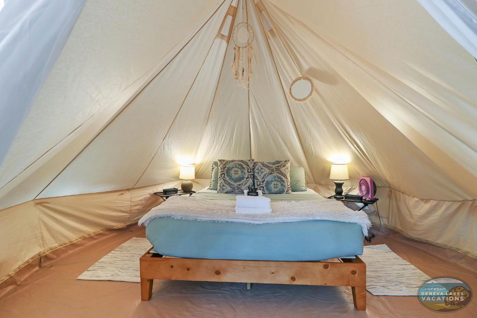 Experience Stay At The Glamping Loft Lake Geneva - Group Stays - 12 Stylish Tent Suites - Kitchen & Bar المظهر الخارجي الصورة
