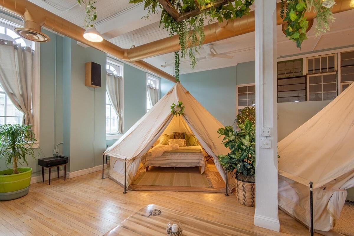 Experience Stay At The Glamping Loft Lake Geneva - Group Stays - 12 Stylish Tent Suites - Kitchen & Bar المظهر الخارجي الصورة