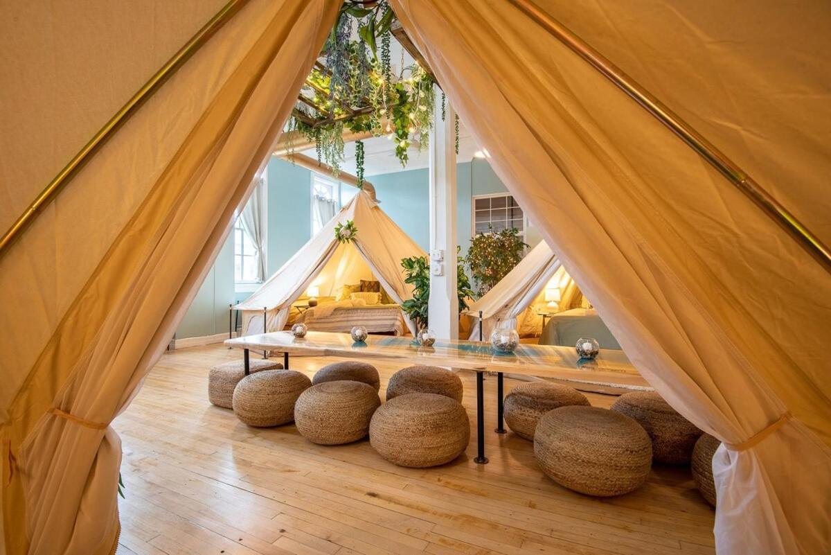 Experience Stay At The Glamping Loft Lake Geneva - Group Stays - 12 Stylish Tent Suites - Kitchen & Bar المظهر الخارجي الصورة