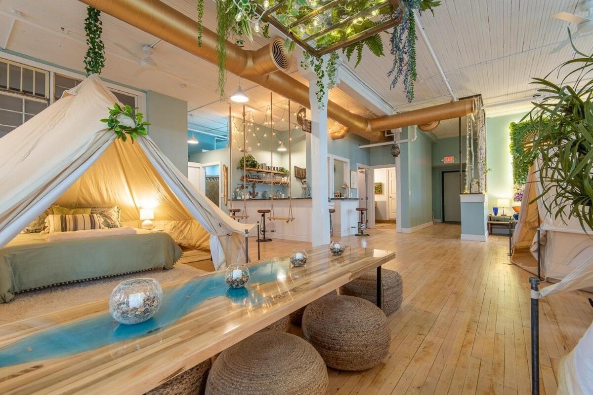 Experience Stay At The Glamping Loft Lake Geneva - Group Stays - 12 Stylish Tent Suites - Kitchen & Bar المظهر الخارجي الصورة
