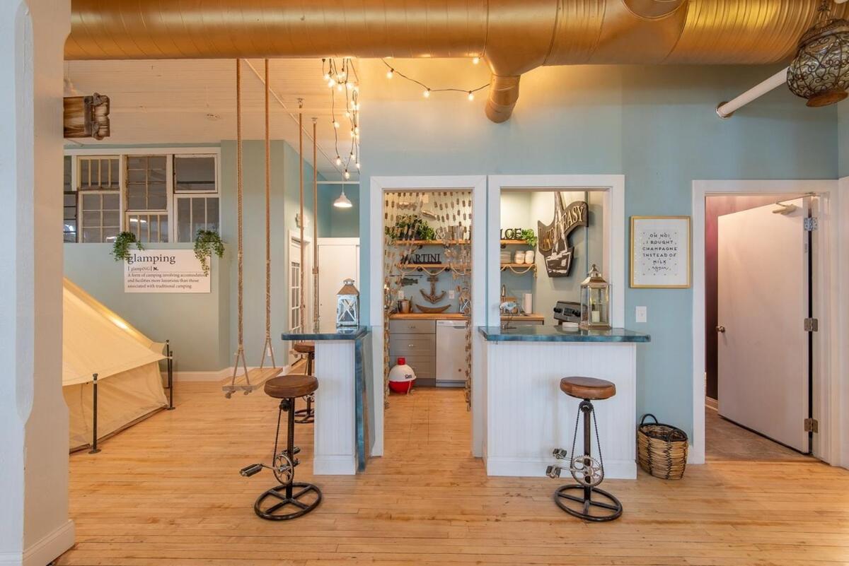 Experience Stay At The Glamping Loft Lake Geneva - Group Stays - 12 Stylish Tent Suites - Kitchen & Bar المظهر الخارجي الصورة