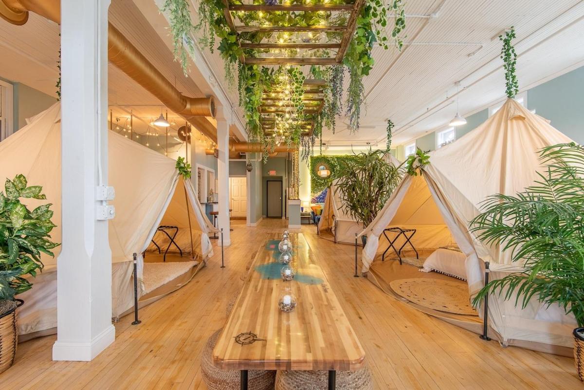 Experience Stay At The Glamping Loft Lake Geneva - Group Stays - 12 Stylish Tent Suites - Kitchen & Bar المظهر الخارجي الصورة
